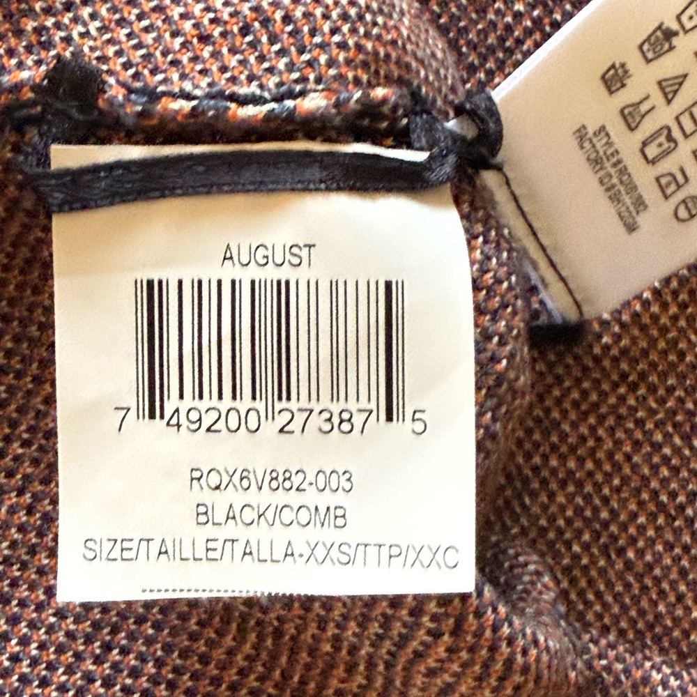 BCBG light sweater material perfect for spring. Body contour with a flair. - Picture 3 of 3